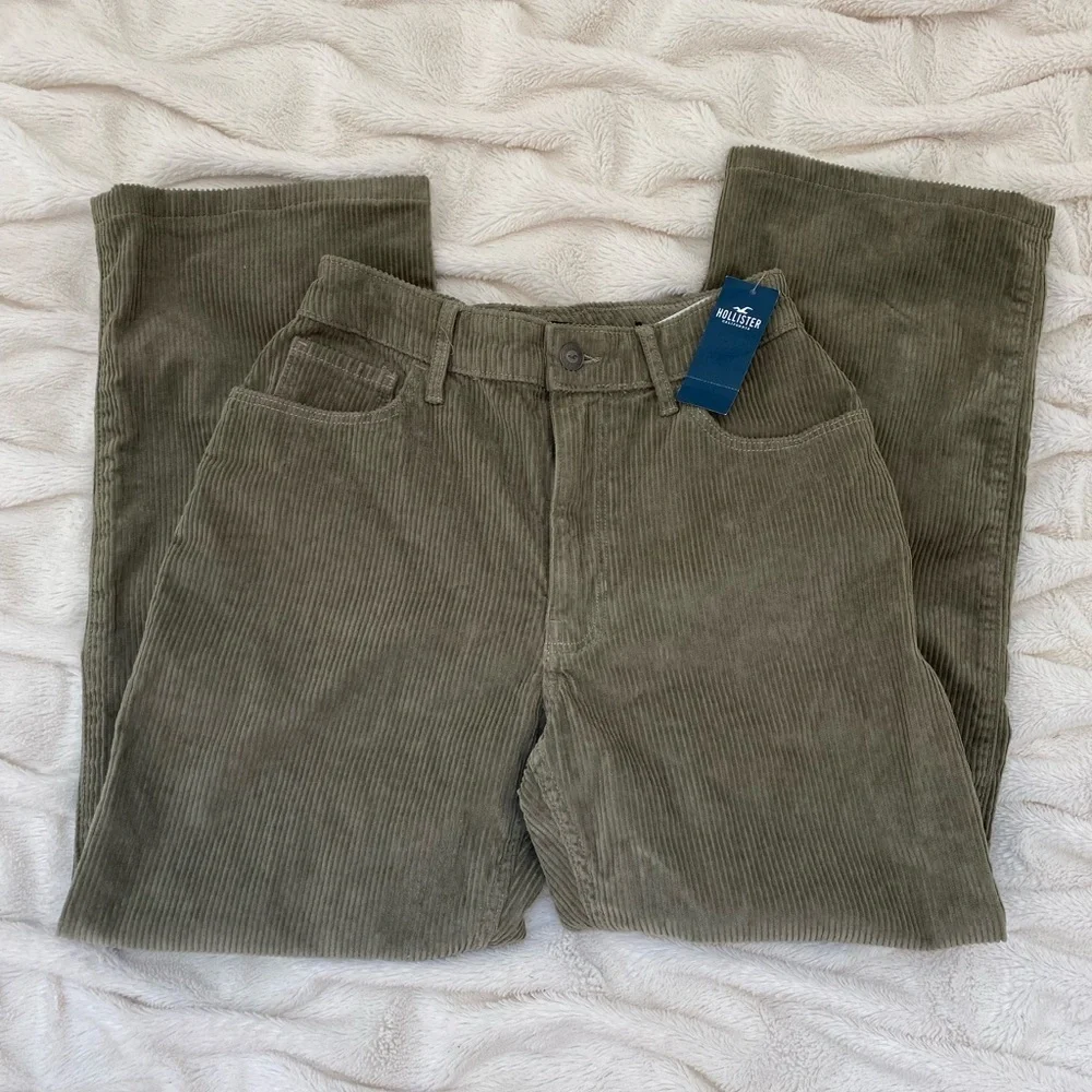 NWT Hollister high-rise dad pants corduroy sage green jeans